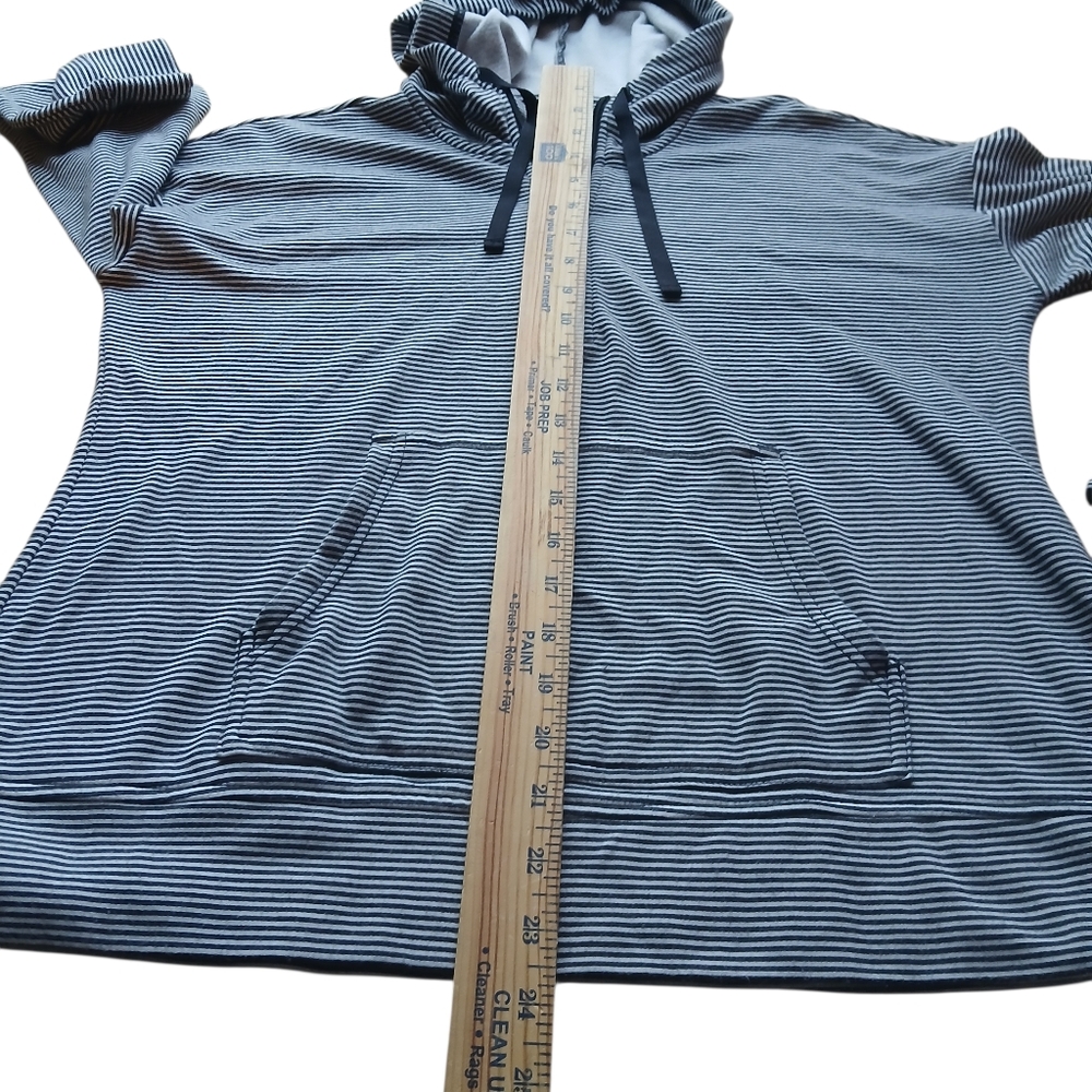 Croft & Barrow Women's Gray Textured Top Size Medium Petite - Picture 4 of 6